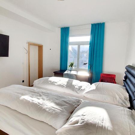 Helles Zimmer Mit Kingsize-Bett マンハイム エクステリア 写真