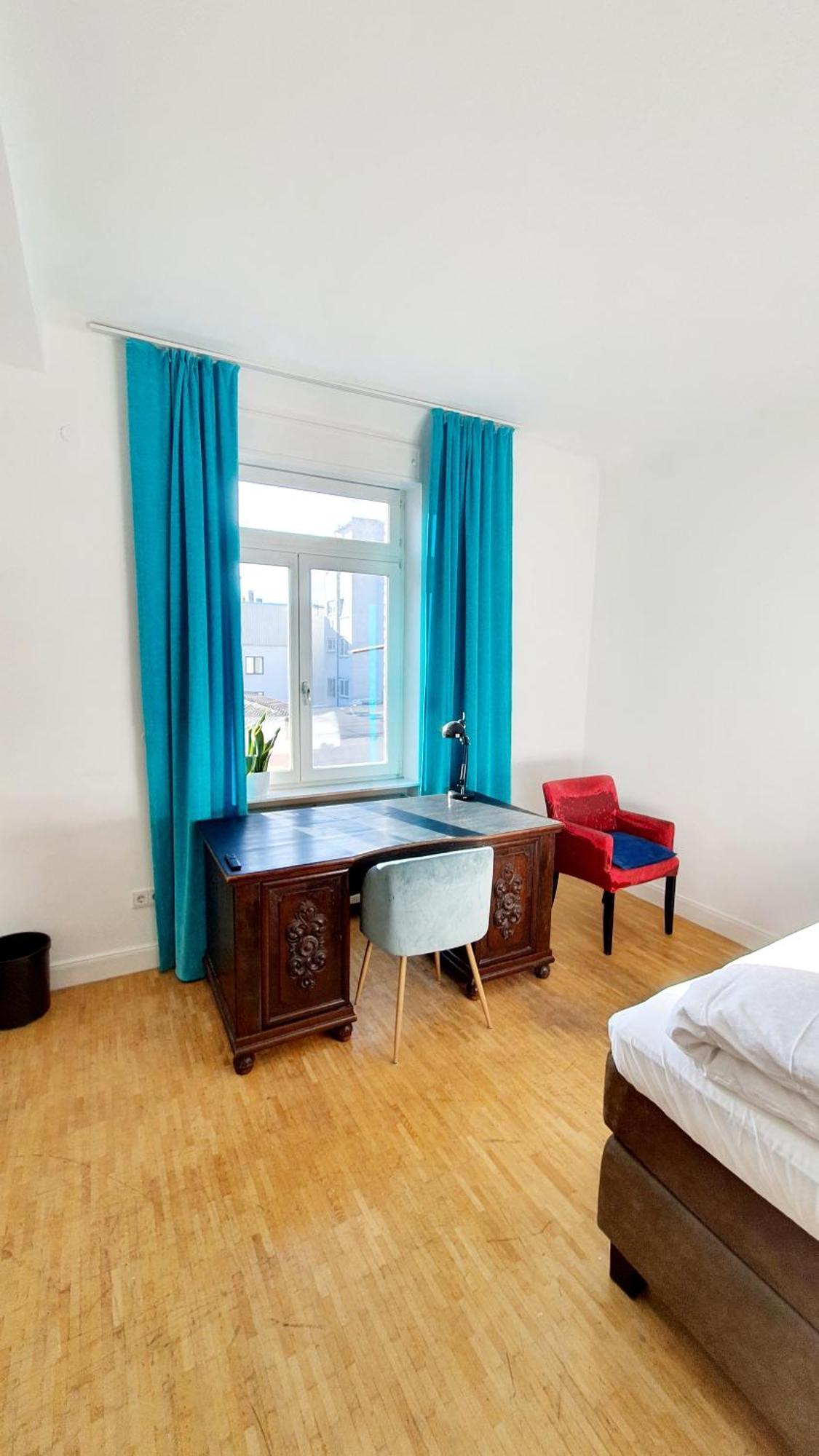 Helles Zimmer Mit Kingsize-Bett マンハイム エクステリア 写真