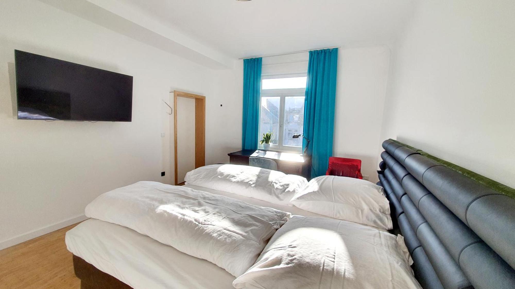 Helles Zimmer Mit Kingsize-Bett マンハイム エクステリア 写真